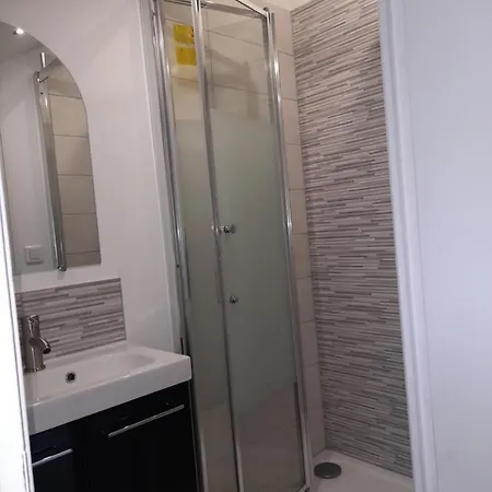 Apartamento Proche De Neoma Et De La Cathedrale De