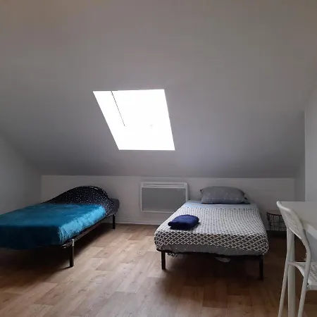 Proche De Neoma Et De La Cathedrale De Apartamento *